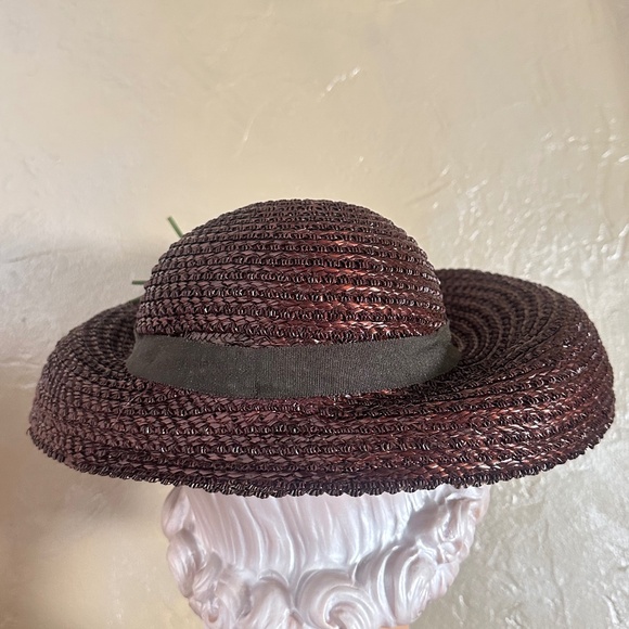 ELEGANT 1940s\' BROWN STRAW WIDE BRIM HAT WITH FABRIC FLOWERS & GROSGRAIN BANDS main image 5